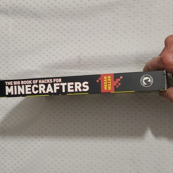 The Big Book of Hacks for Minecrafters:The Biggest Unofficial Guide-EC-Ages 7-12 - Picture 5 of 7